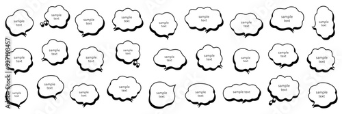 影付きのふわふわなふきだしのベクターイラストセット。吹き出し、枠、もこもこ、飾り、曲線、立体