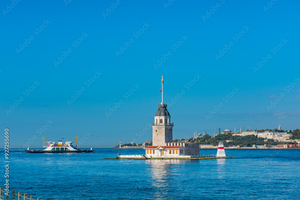 Naklejka premium Maiden's Tower with beautiful sunrise sky in Istanbul, Turkey. (Turkish Name: KIZ KULESI). Colorful sunrise sky in Istanbul.