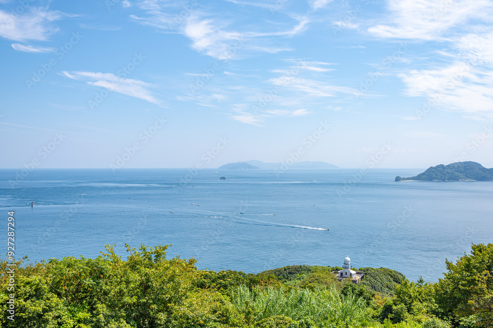Obraz premium 夏の豊予海峡と関埼灯台