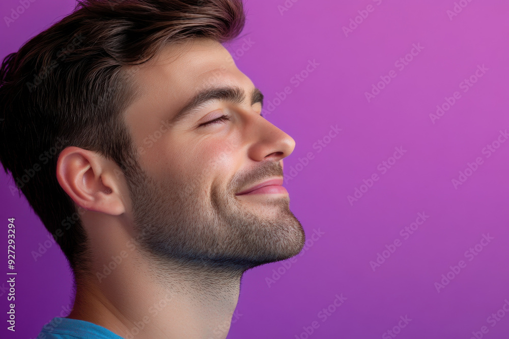 Obraz premium A close up of a man's face with her eyes closed