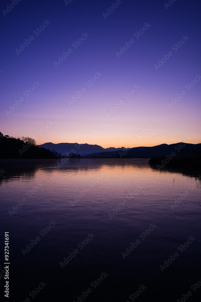 Fototapeta premium 호수의 빛