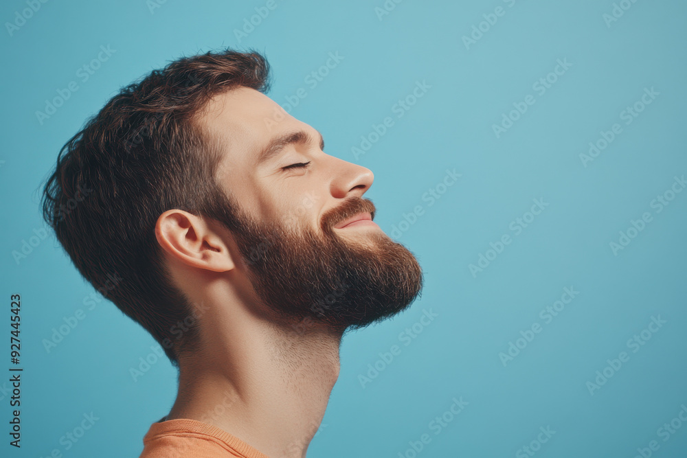 Obraz premium A close up of a man's face with her eyes closed