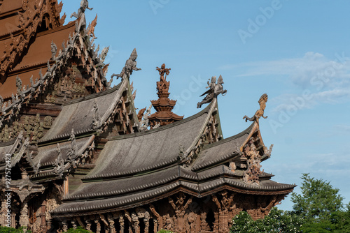 Obraz na płótnie Sanctuary of Truth Museum located in Pattaya Thailand, is the largest wooden castle in the world The museum structure is a hybrid of temple and a castle that is themed on the Ayutthaya Kingdom w salonie