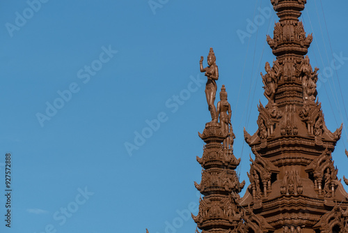 Obraz na płótnie Sanctuary of Truth Museum located in Pattaya Thailand, is the largest wooden castle in the world The museum structure is a hybrid of temple and a castle that is themed on the Ayutthaya Kingdom w salonie