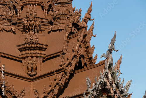 Obraz na płótnie Sanctuary of Truth Museum located in Pattaya Thailand, is the largest wooden castle in the world The museum structure is a hybrid of temple and a castle that is themed on the Ayutthaya Kingdom w salonie