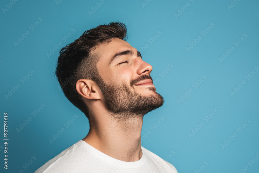 Obraz premium A close up of a man's face with his eyes closed