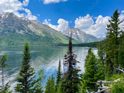 Foto Beautiful scenic view of Jenny Lake with Grand Teton Mountains
