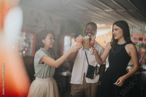Canvas Print Multicultural businesspeople enjoying drinks and celebrating success together in an outdoor cafe