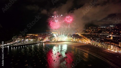 Donostia San Sebastián, bahía de la Concha en Semana Grande con los fuegos artificiales.  Clip8 photo