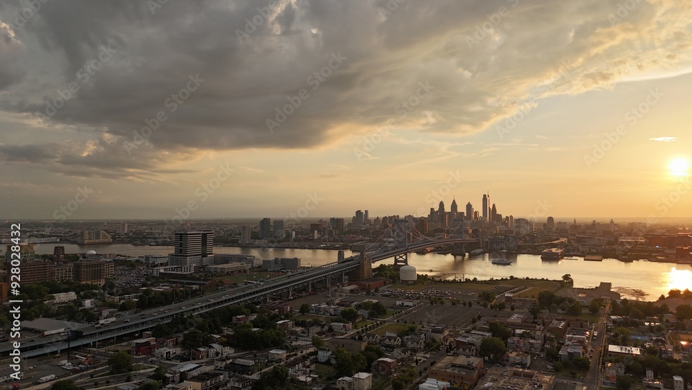 Fototapeta premium View of bridge and skyline at Philadelphia