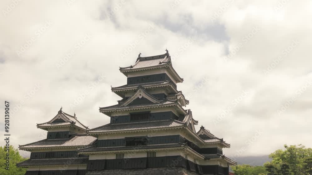 Orbiting right view of Matsumoto Castle's exterior Orbiting right view of Matsumoto Castle's exterior