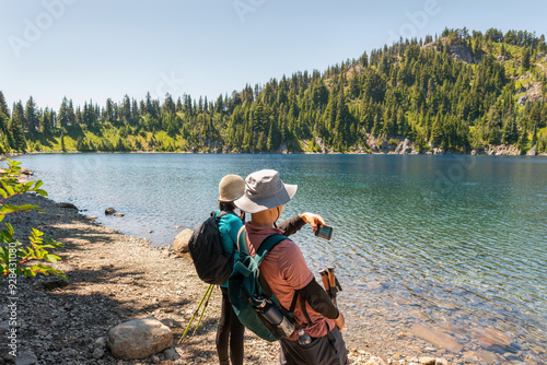 Obraz na płótnie Tourists taking photos using smartphones. Summit Lake. Mount Rainier National Park. Washington State. w salonie