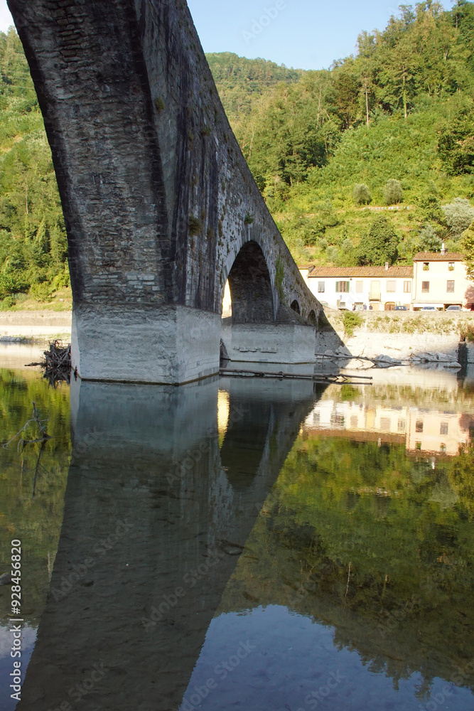 Fototapeta premium brdige with reflections in the river in borgo a mozzano near lucca