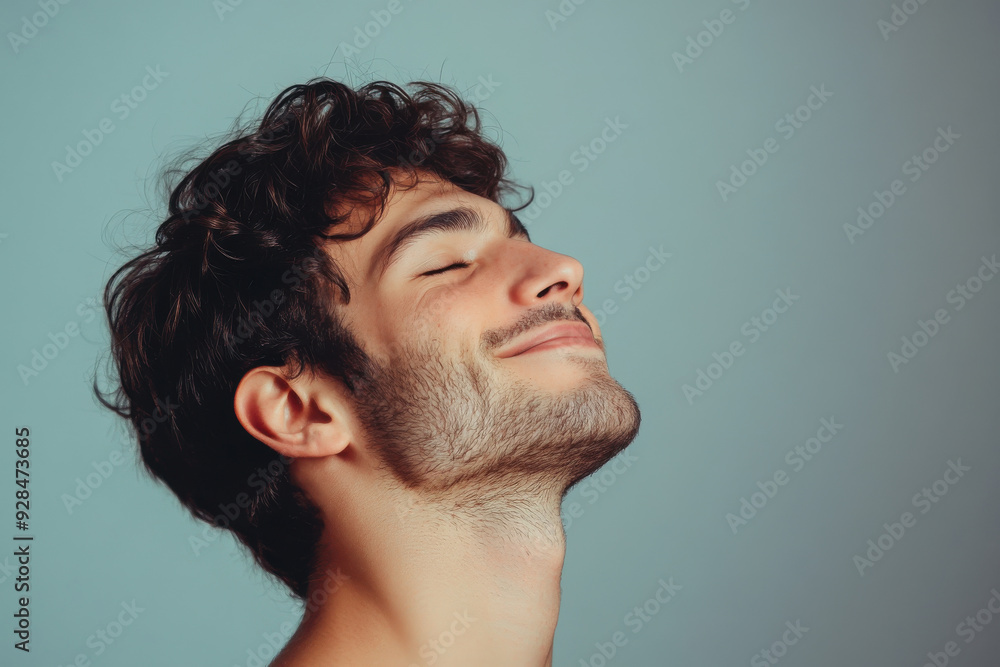 Obraz premium A close up of a man's face with his eyes closed