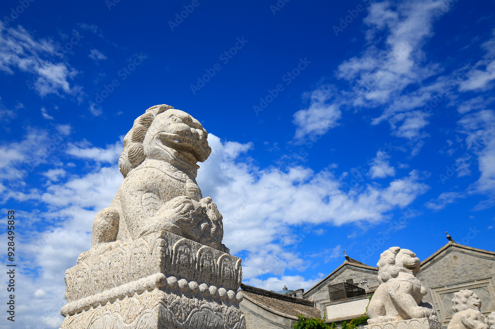 Fototapeta premium The stone lion on the ancient bridge