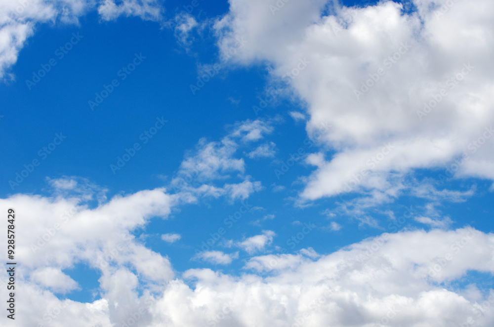 Obraz premium White clouds in blue sky