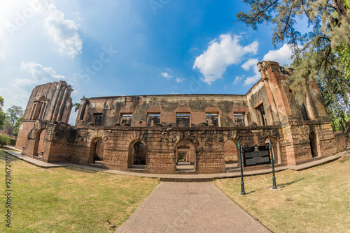 The british residency complex is a group of several building in a common precinct in the city of lucknow,uttar pradesh in India.