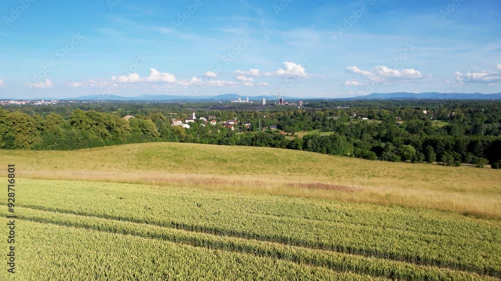Śląsk w Czechach z lotu ptaka, latem w okolicach Karwiny Śląsk w Czechach z lotu ptaka, latem w okolicach Karwiny