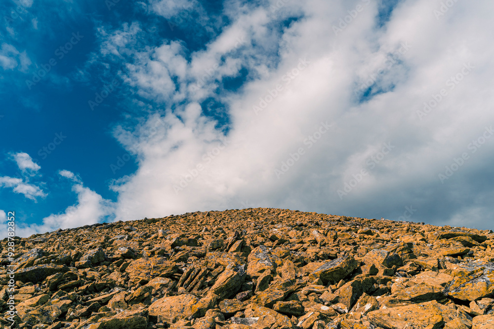 Φωτογραφία Stones of the rock covered Mount Muen of the Venabygdsfjellet Mountains, Norway