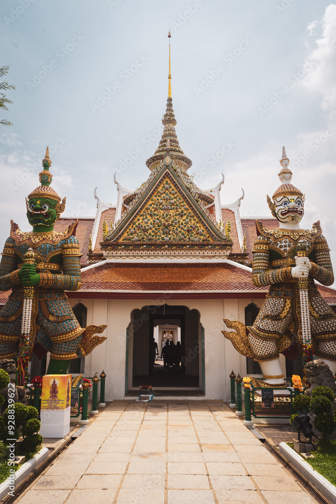 Fototapeta premium inside wat arun temple in Bangkok