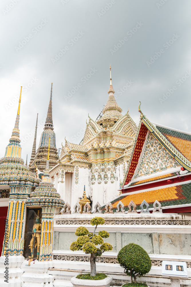 Fototapeta premium wat arun temple in bangkok thailand