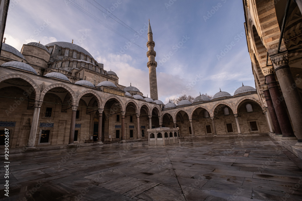 Fototapeta premium Awesome view of scenic gardens of the Suleymaniye Mosque in Istanbul, Turkey. The Ottoman imperial mosque is a popular destination among pilgrims and tourists of the world.