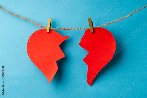 Obraz na płótnie Minimal abstract lost love and breakup concept. Red broken heart w salonie