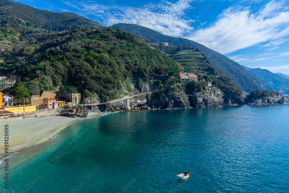 Fototapeta premium Panorama sulla baia di Monterosso Al Mare, Cinque Terre, La Spezia, Liguria, Italia