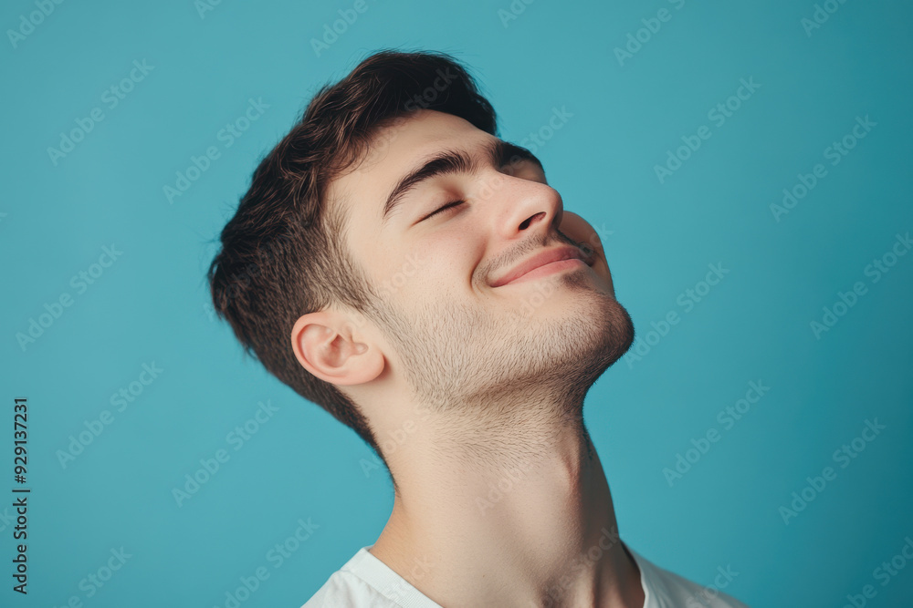Obraz premium A close up of a man's face with his eyes closed