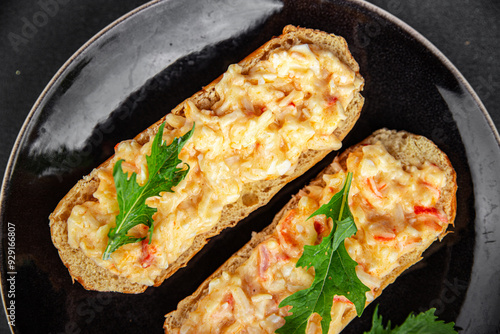 Foto salad spread surimi and crab sticks, mayonnaise smorrebrod fresh meal food snack