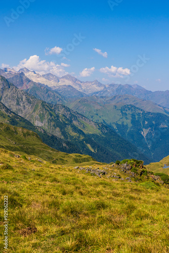 Wallpaper Mural Panorama sur les Pyrénées françaises (dont le Pic Perdiguère) depuis le Pic de l’Entécade, près de Bagnères-de-Luchon Torontodigital.ca