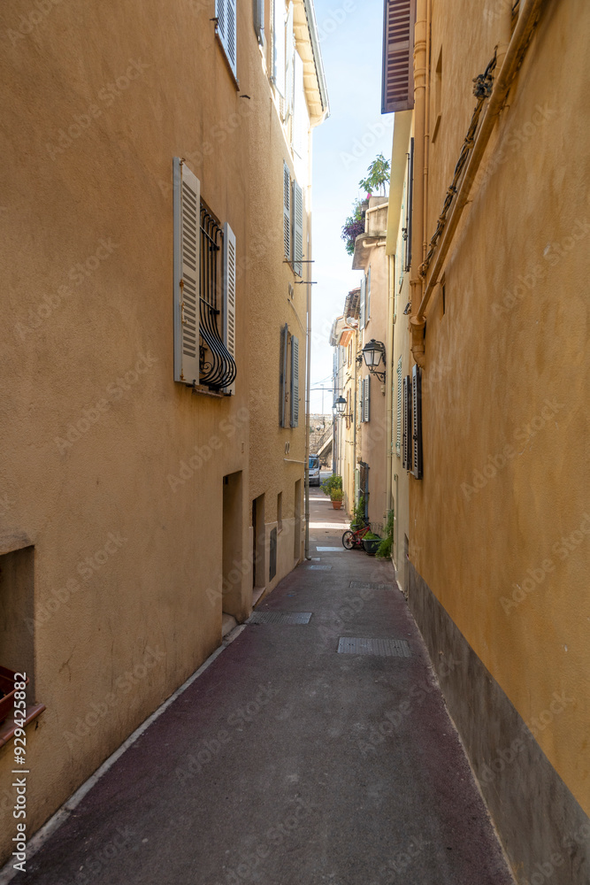Obraz premium The old town of Antibes, France