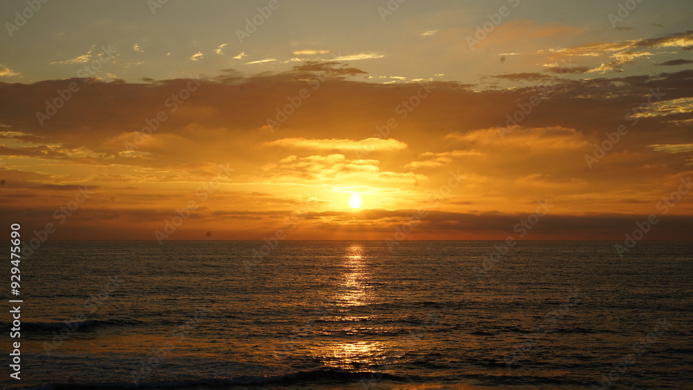 Fototapeta premium sunset over the sea