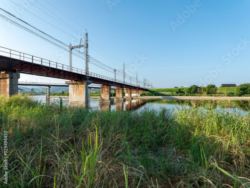 柏原市の大和川に架かる近鉄道明寺線の鉄橋