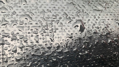 Foto The motorbike seat was wet from rainwater