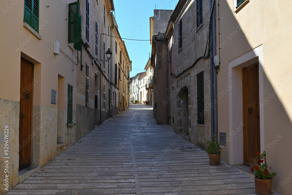 eine strasse in alcudia auf mallorca, spanien eine strasse in alcudia auf mallorca, spanien