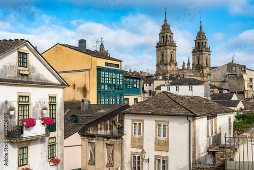 Fotografija Cityscape of the city of Lugo, a World Heritage Site, from its perfectly preserved Roman wall
