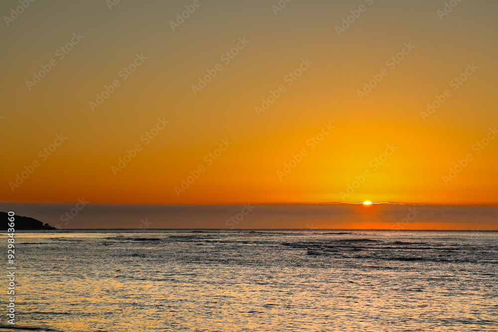 Fototapeta premium sunrise over the sea