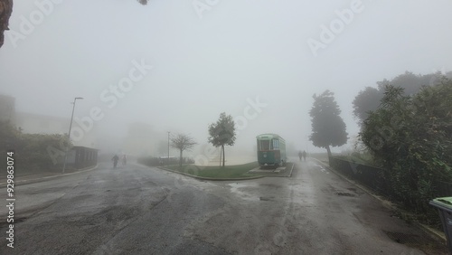 Piazza nella nebbia