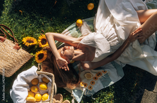 Fotografie photo in Italian style with a sexy young woman in a light summer dress a peasant