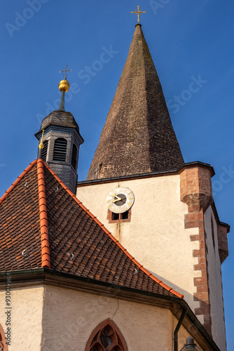 Bayern. Fragment fasady kościoła. Dwie wieze koscielne na tle blekitnegoi nieba, Budownictwo sakralne w niemczech. photo