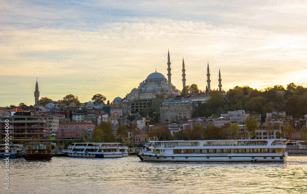 Obraz premium View of boats in the goldenhorn, historical old city istanbul constantinople