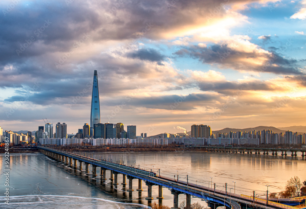 Fototapeta premium sunset over the river, Seoul, South Korea.