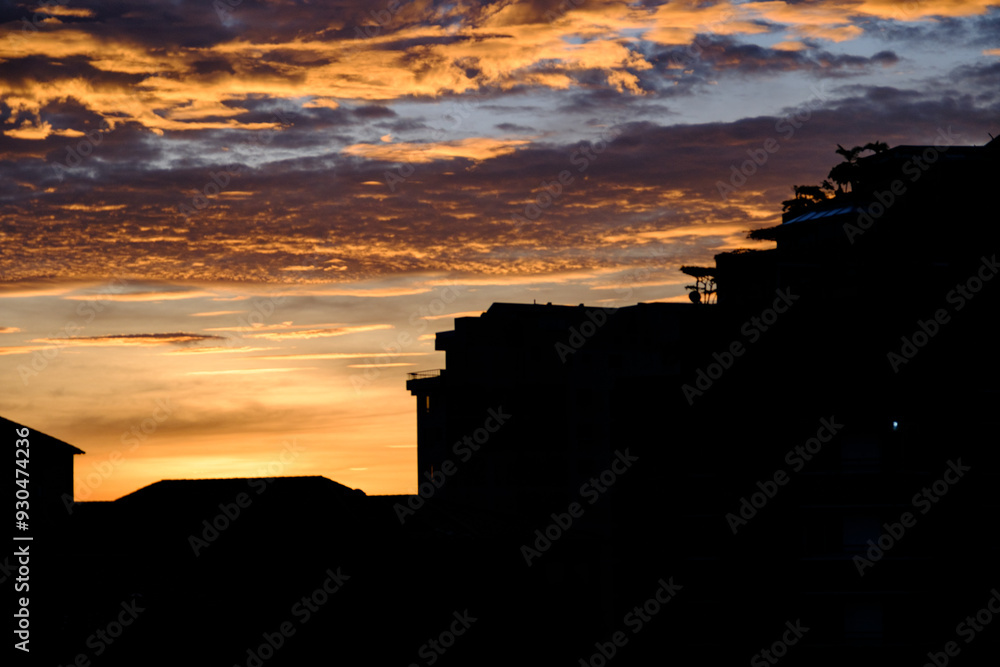 Obraz premium Dawn in the city. City with beach. Dawn at sea. A new day. Early morning.
