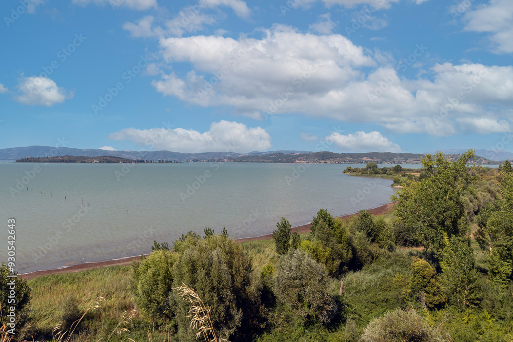 Lago Trasimeno - Umbria - Italia. Veduta dell'Isola Polvese Lago Trasimeno - Umbria - Italia. Veduta dell'Isola Polvese