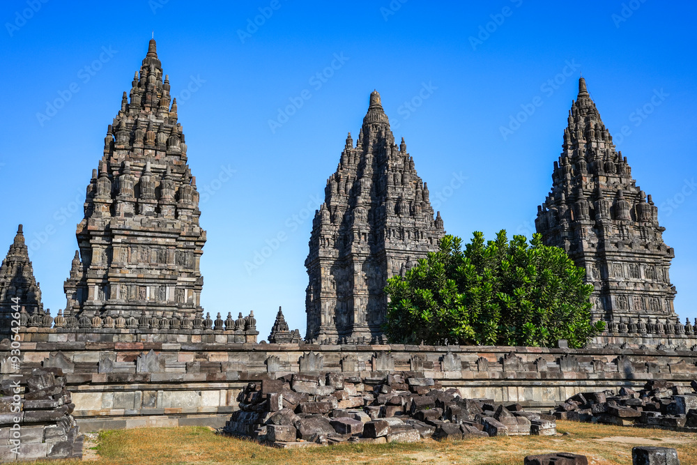 Obraz premium Prambanan Temple is the largest hindu temple compound dedicated to Shiva in yogyakarta, Indonesia.
