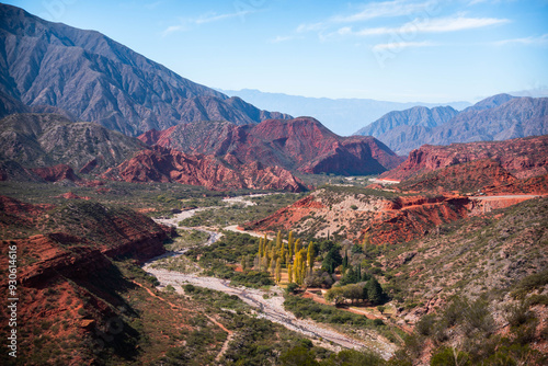 Fotos de la Cuesta de Miranda, en la provincia de La Rioja sobre la Ruta 40 en Argentina. Cactus, montañas de colores y una increíble vista.  photo