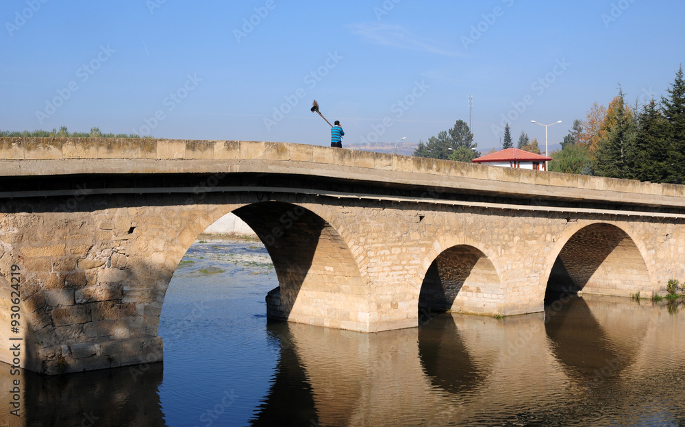 Fototapeta premium The Historical Stone Bridge in the town of Taskopru in Kastamonu, Turkey, was built in 1366. 