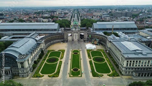 Fotografie drone photo Cinquantenaire triumphal arch brussel belgium europe