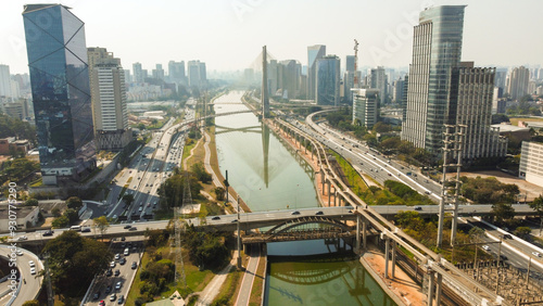 Visão aérea da marginal pinheiros e ponte estaiada na cidade de são paulo, sp, brasil photo